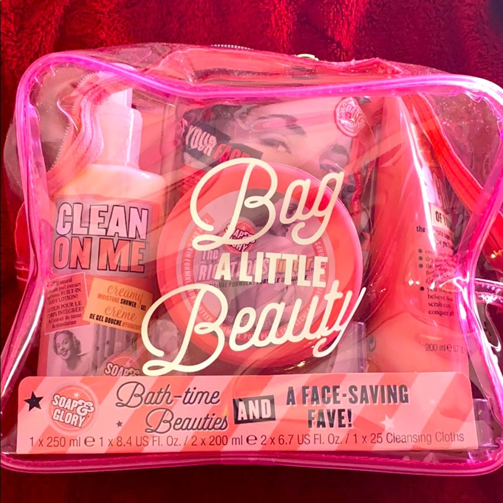 Soap and glory bag a little beauty gift set